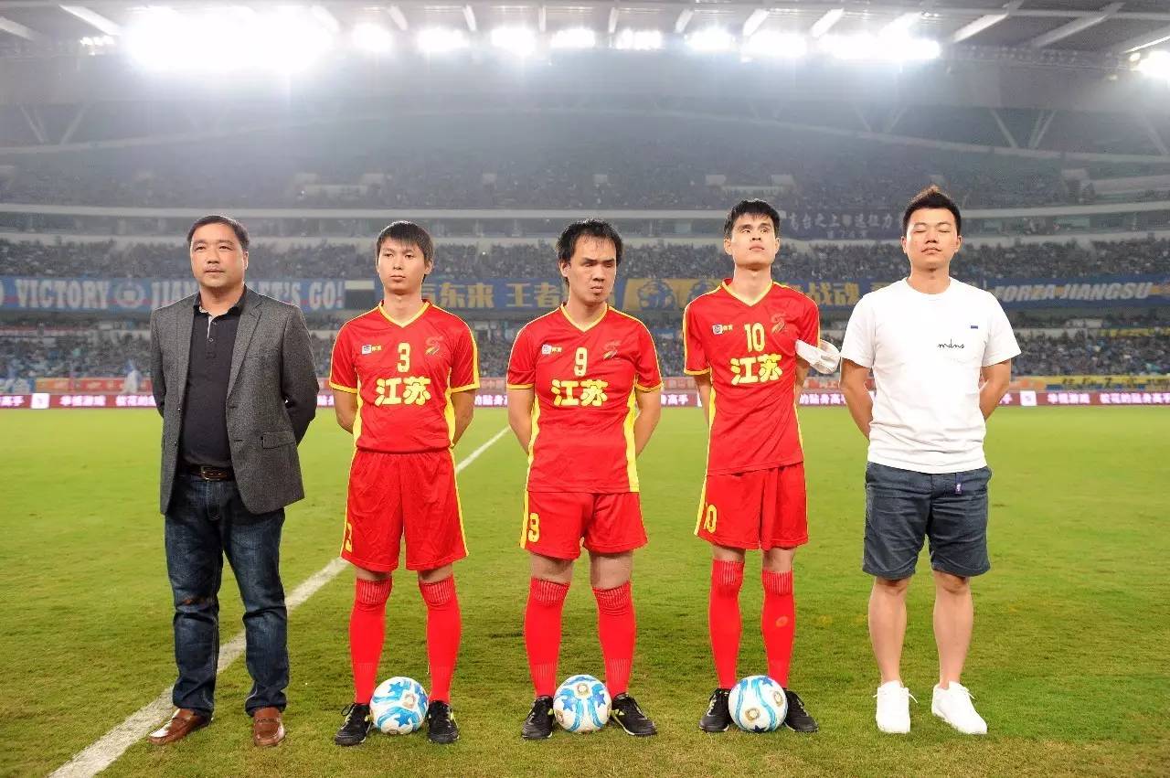 NBA重罚杰伦·布朗35万美元，怒批裁判判罚引发广泛争议