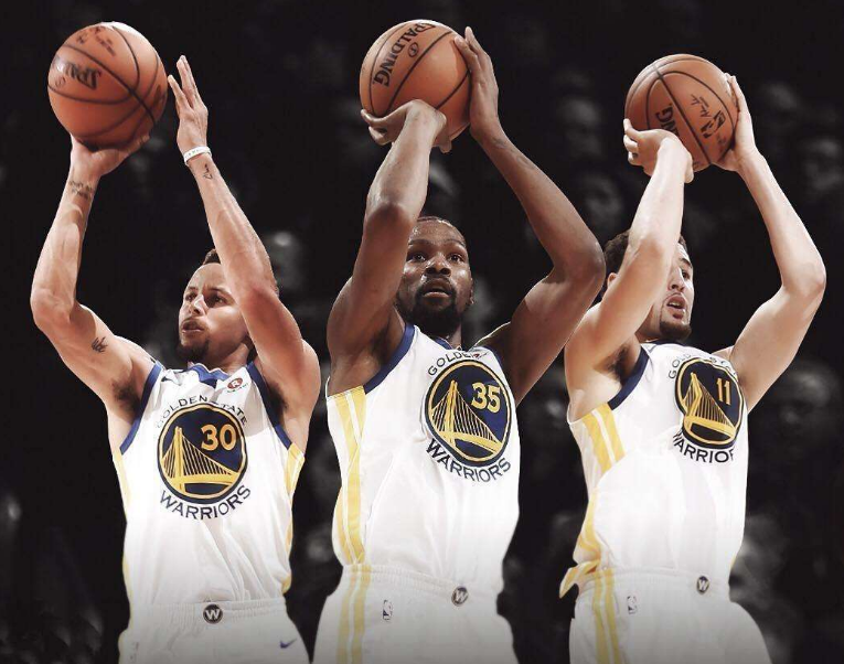 早说过詹姆斯适合打中锋，詹姆斯补篮绝杀，东契奇紧急撤回摊手